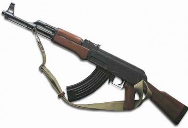 Bakıda keçmiş məhkumun çantasından avtomat silah tapılıb